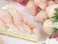 白色草莓叫什么